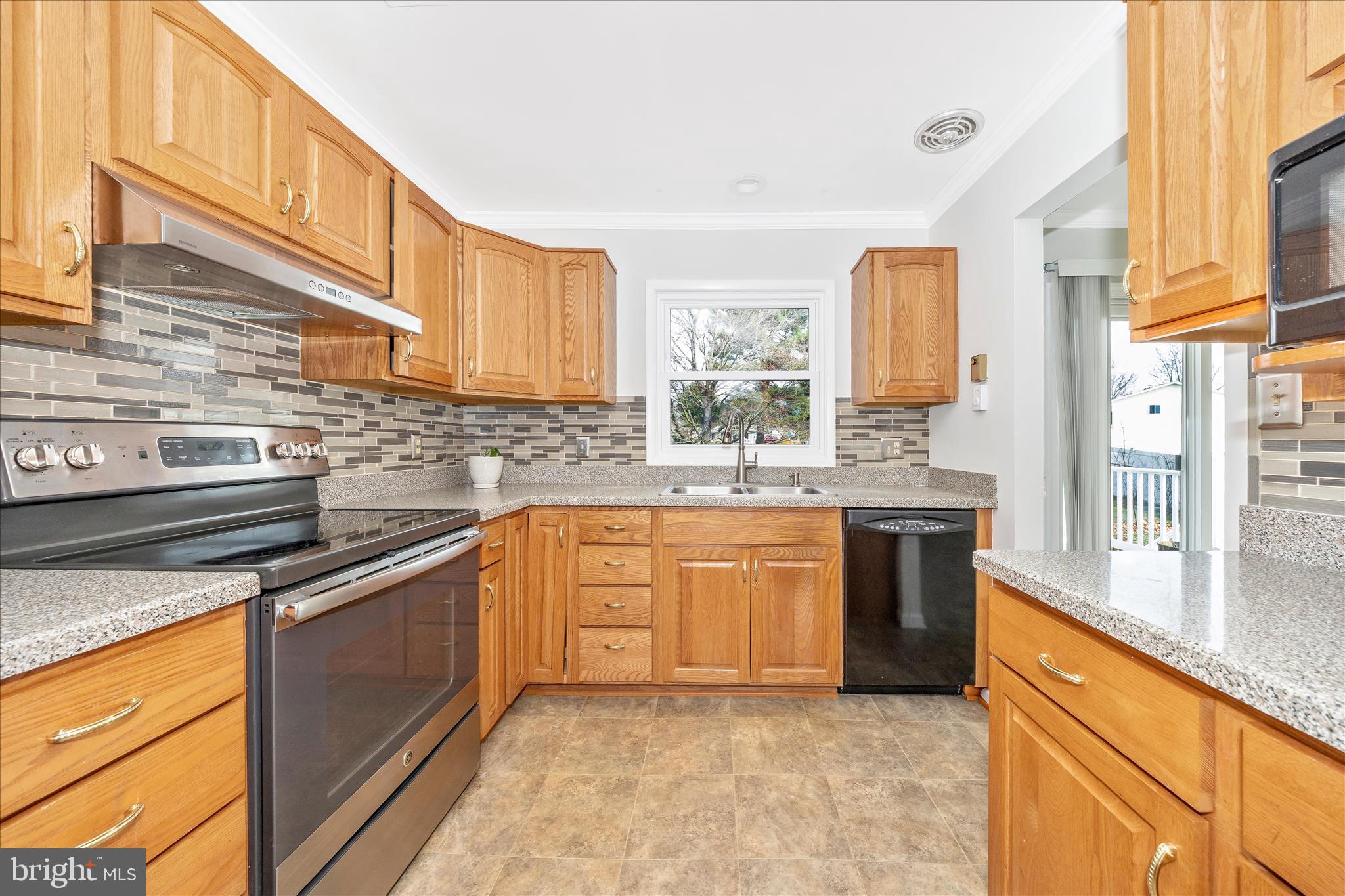 6802 Ruhland Drive Frederick, MD 21702 - Photo 13 of 52 Kitchen