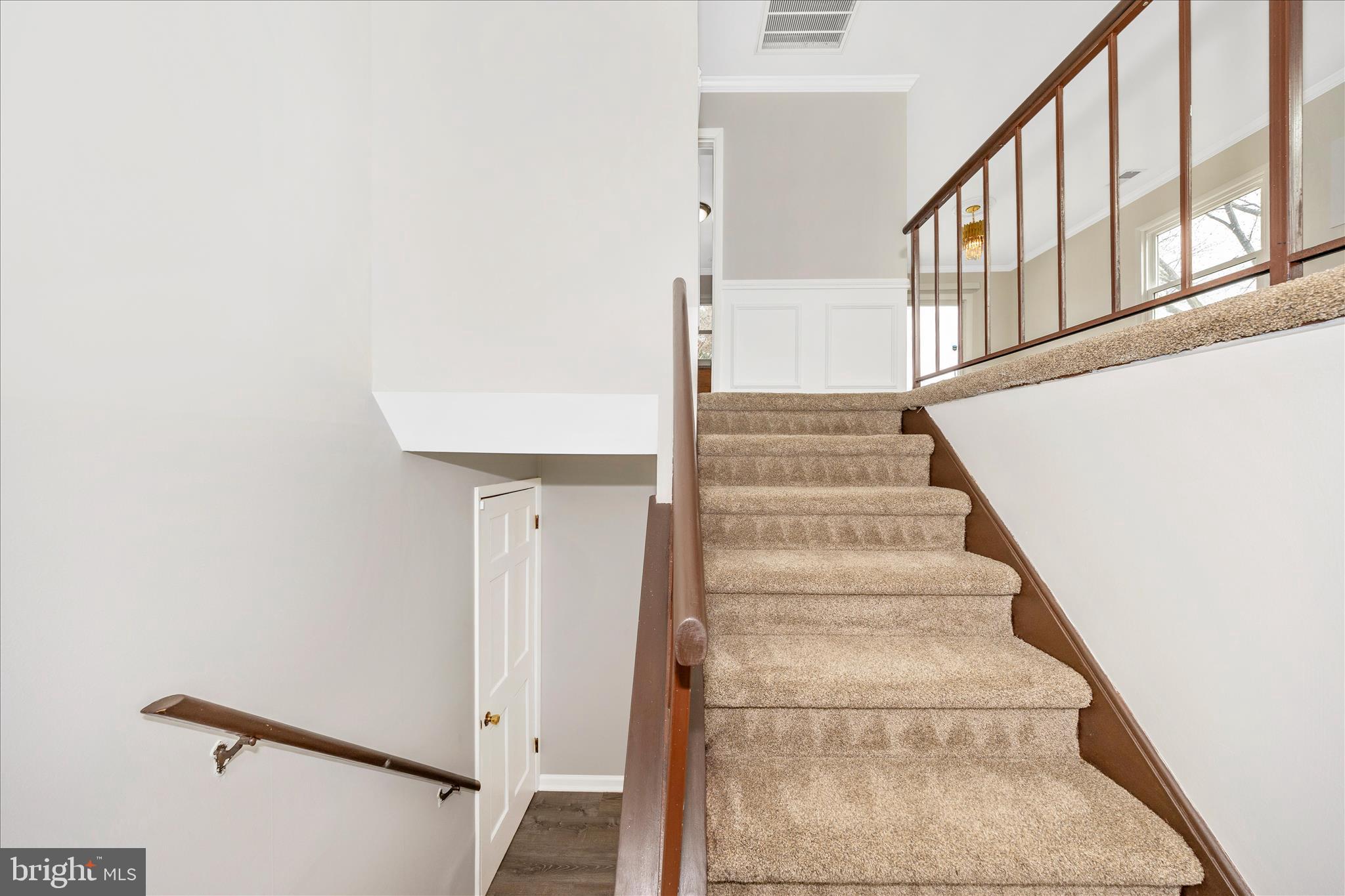 6802 Ruhland Drive Frederick, MD 21702 - Photo 3 of 52 Foyer