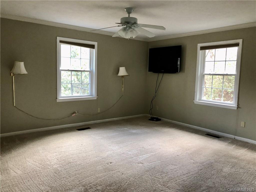 1652 Brookside Camp Road Hendersonville, NC 28792 - Photo 17 of 35 Gallery Image 17