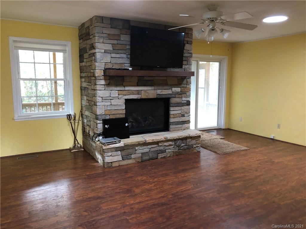 1652 Brookside Camp Road Hendersonville, NC 28792 - Photo 4 of 35 Gallery Image 4