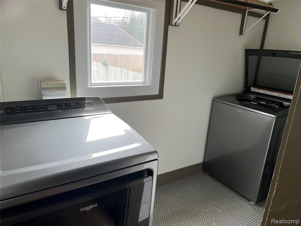 7352 Dale Center Line, MI 48015 - Photo 12 of 23