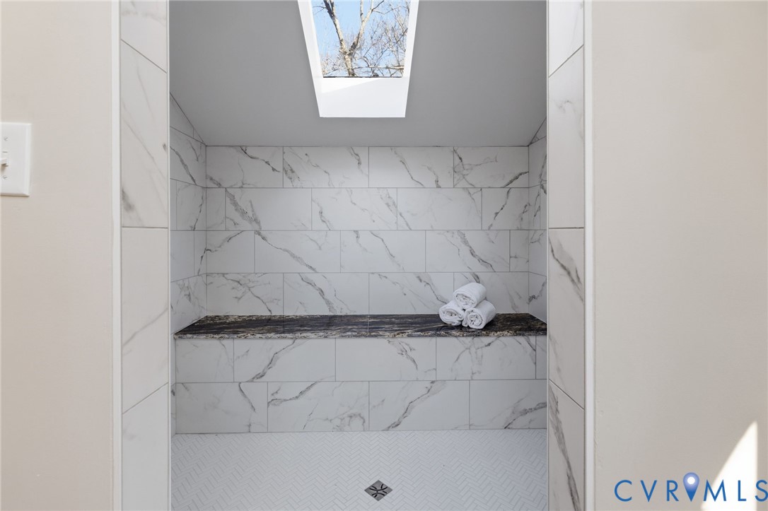 6024 Watch Harbour Road Midlothian, VA 23112 - Photo 34 of 44 a bathroom with a bathtub