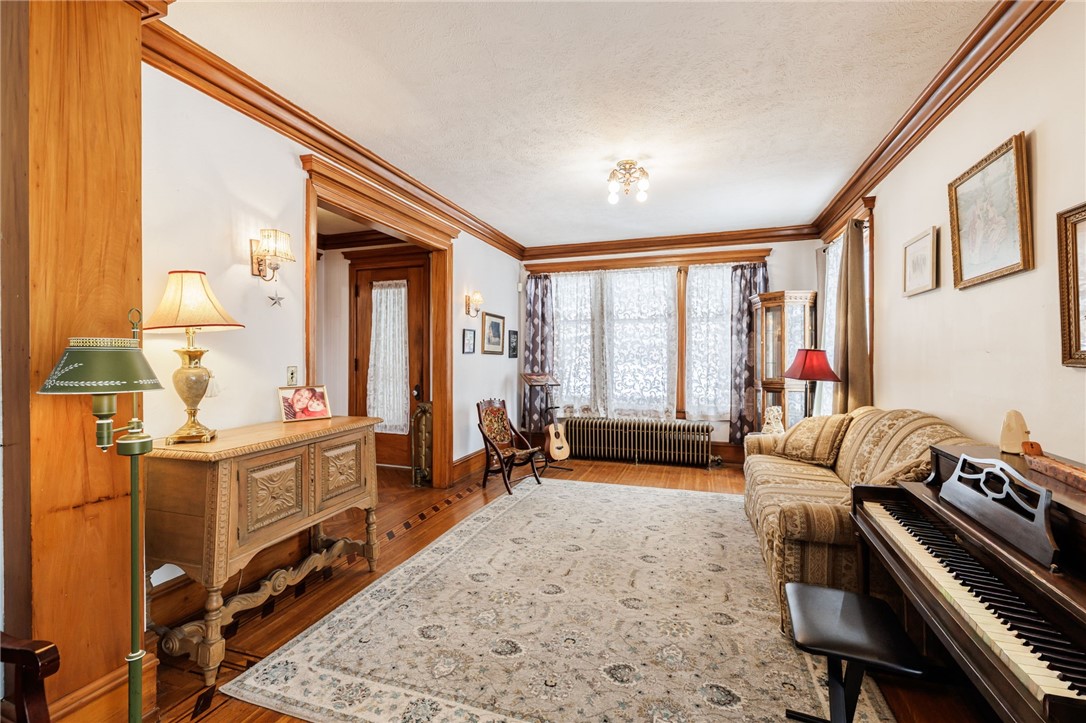 256 Seneca Parkway Rochester, NY 14613 - Photo 12 of 28 Family room