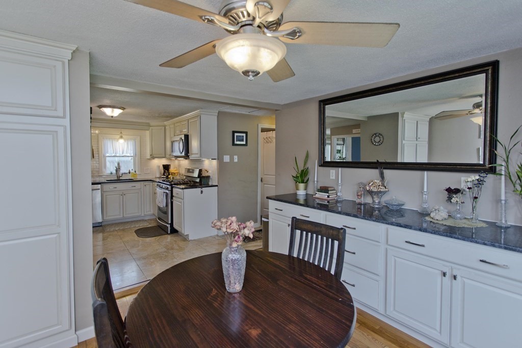 17 Brigham Road South Hadley, MA 01075 - Photo 4 of 41 Gallery Image 4
