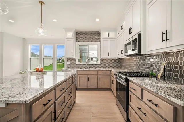 $679,900 | 3141 Southwest Summit View Trail, Lee's Summit, MO 64082