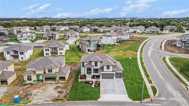 $679,900 | 3141 Southwest Summit View Trail, Lee's Summit, MO 64082