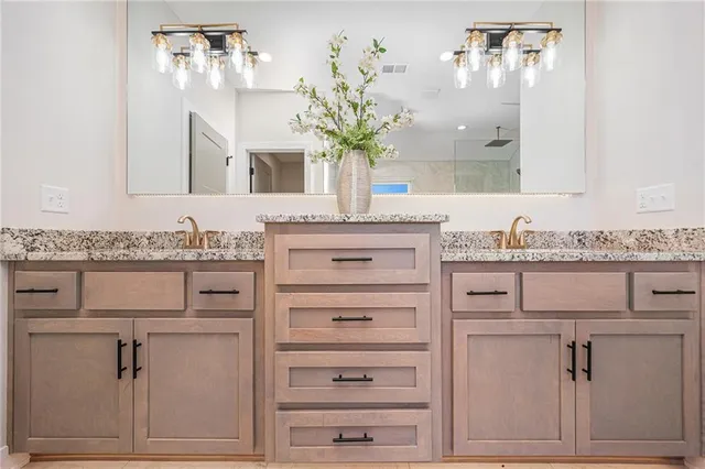 $679,900 | 3141 Southwest Summit View Trail, Lee's Summit, MO 64082