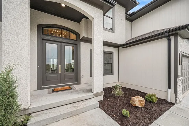 $679,900 | 3141 Southwest Summit View Trail, Lee's Summit, MO 64082