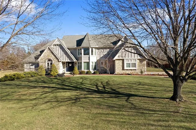 $735,000 | 8917 Lambert Drive, Lee's Summit, MO 64064