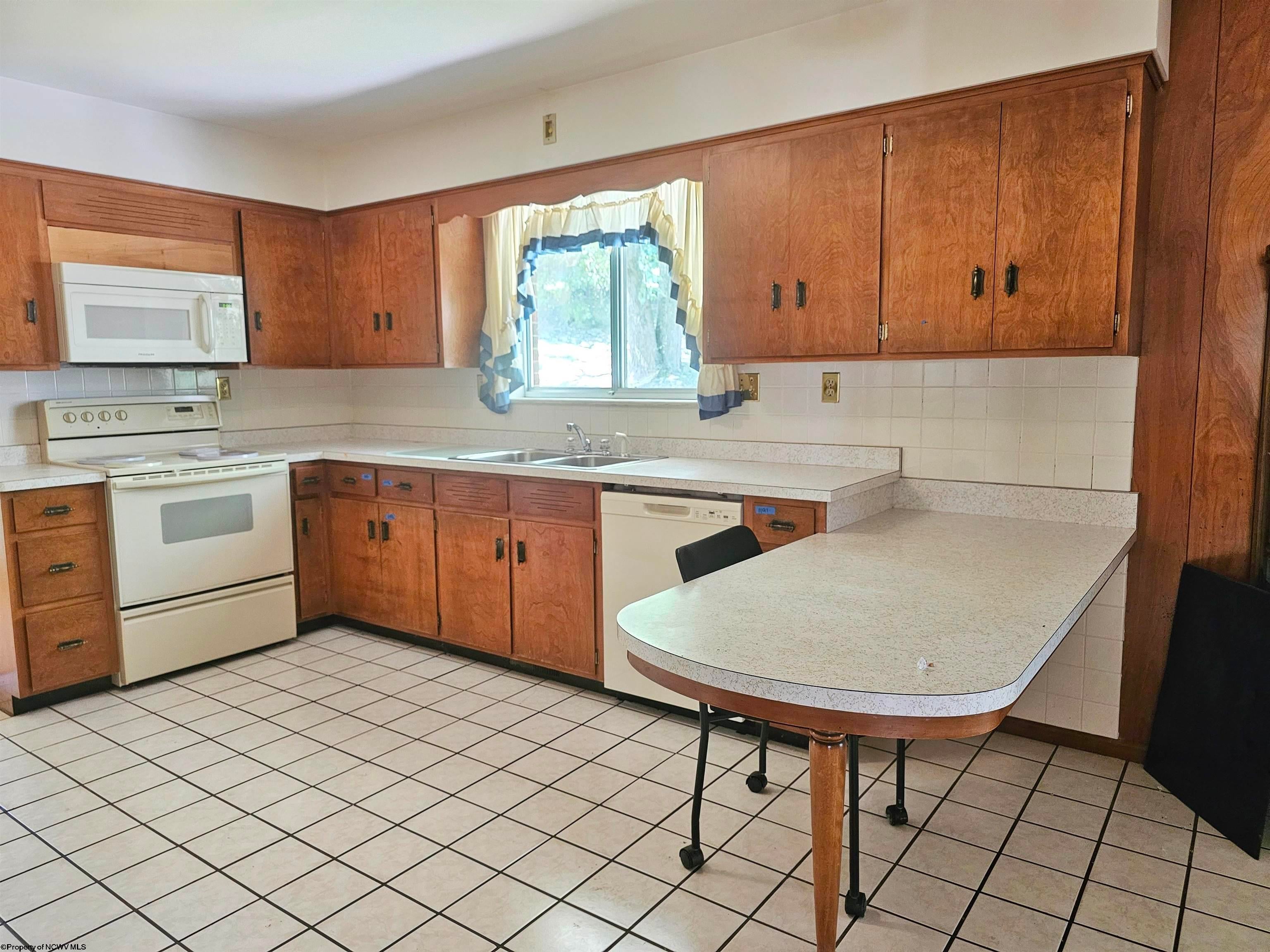 879 Country Club Road Clarksburg, WV 26301 - Photo 5 of 16 Gallery Image 5