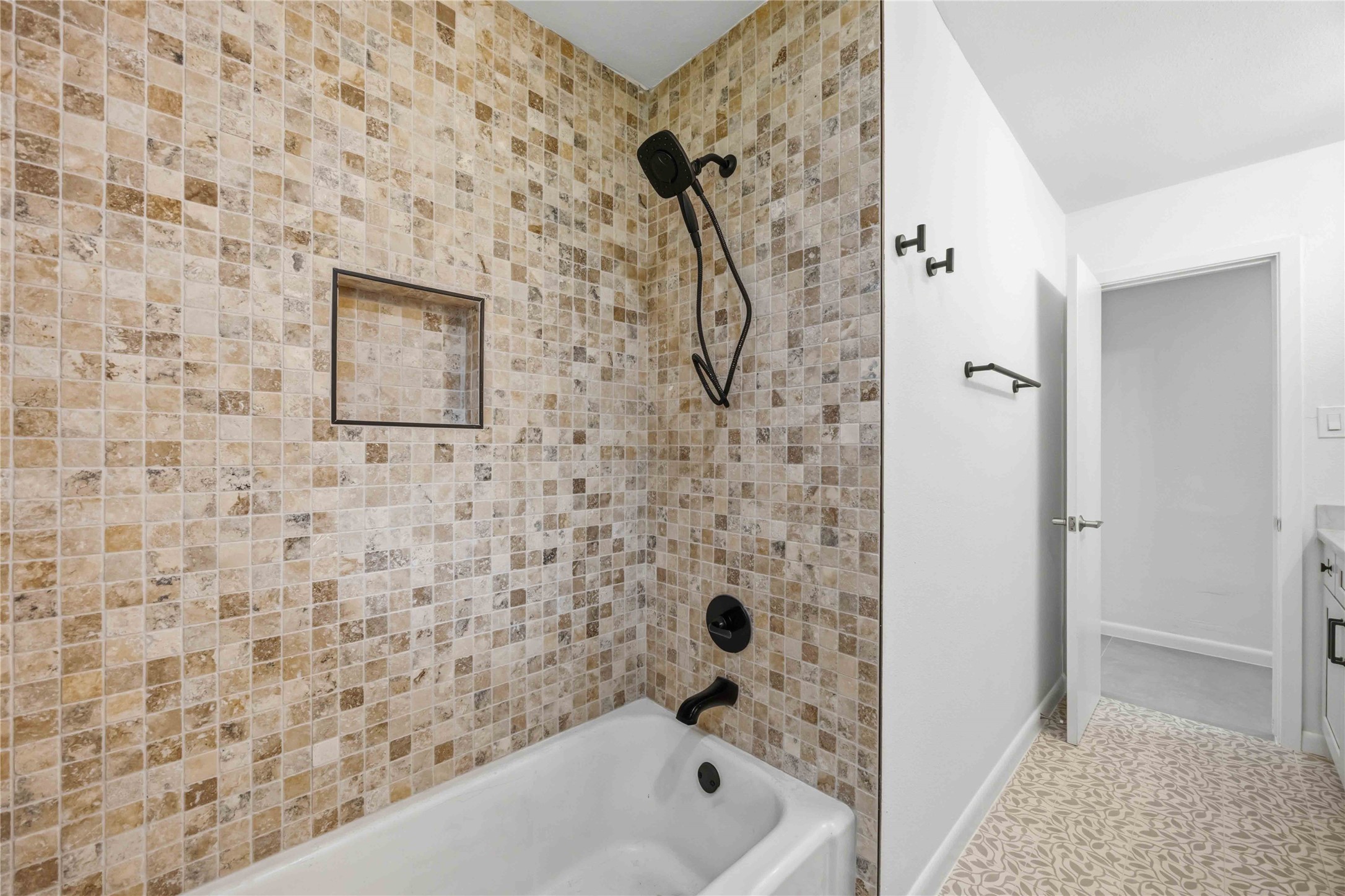 8419 Bluegate Court Houston, TX 77025 - Photo 15 of 22