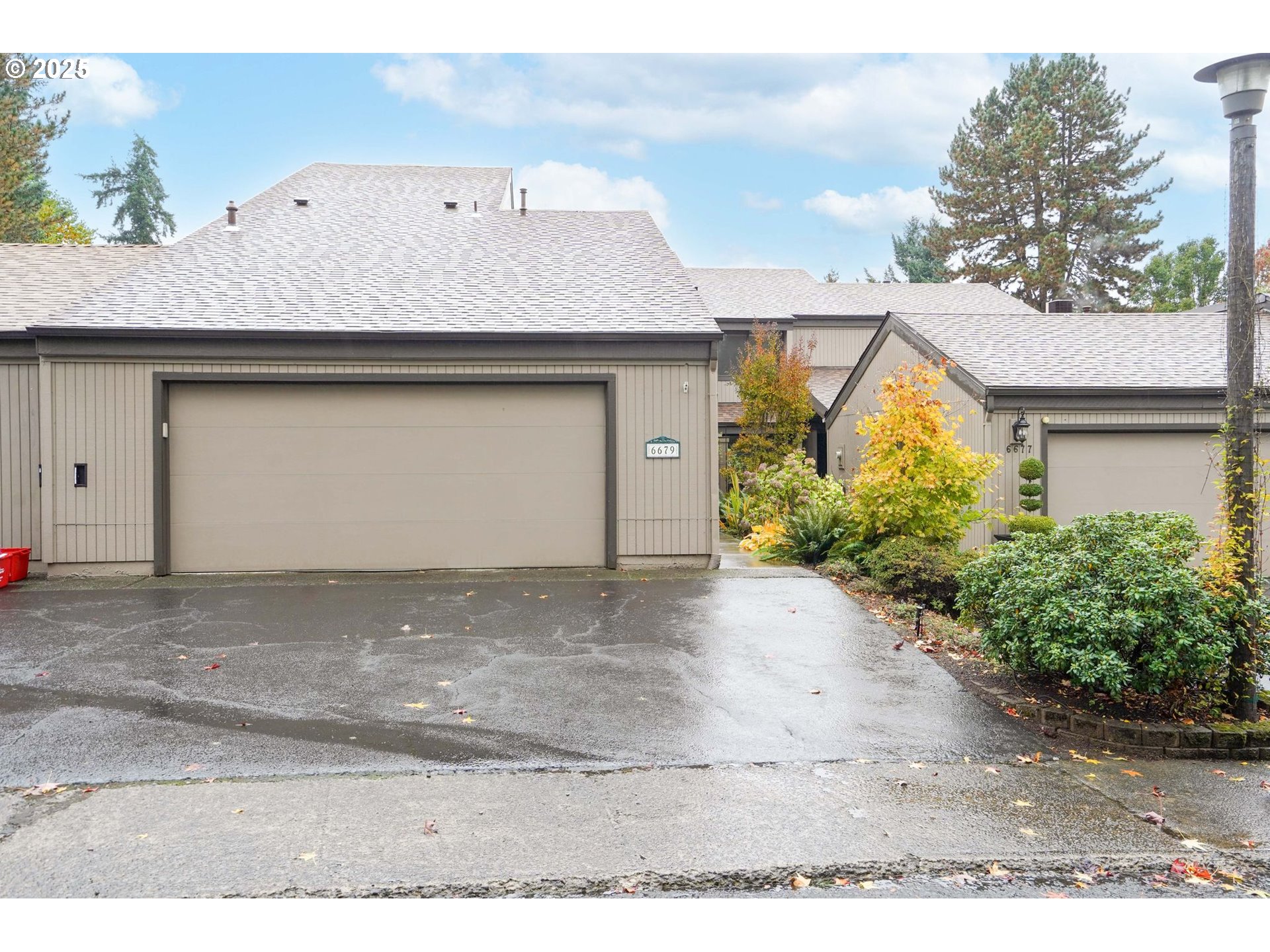 6679 Huntington Circle Southeast Salem, OR 97306 - Photo 1 of 45 a front view of a house with a yard and garage