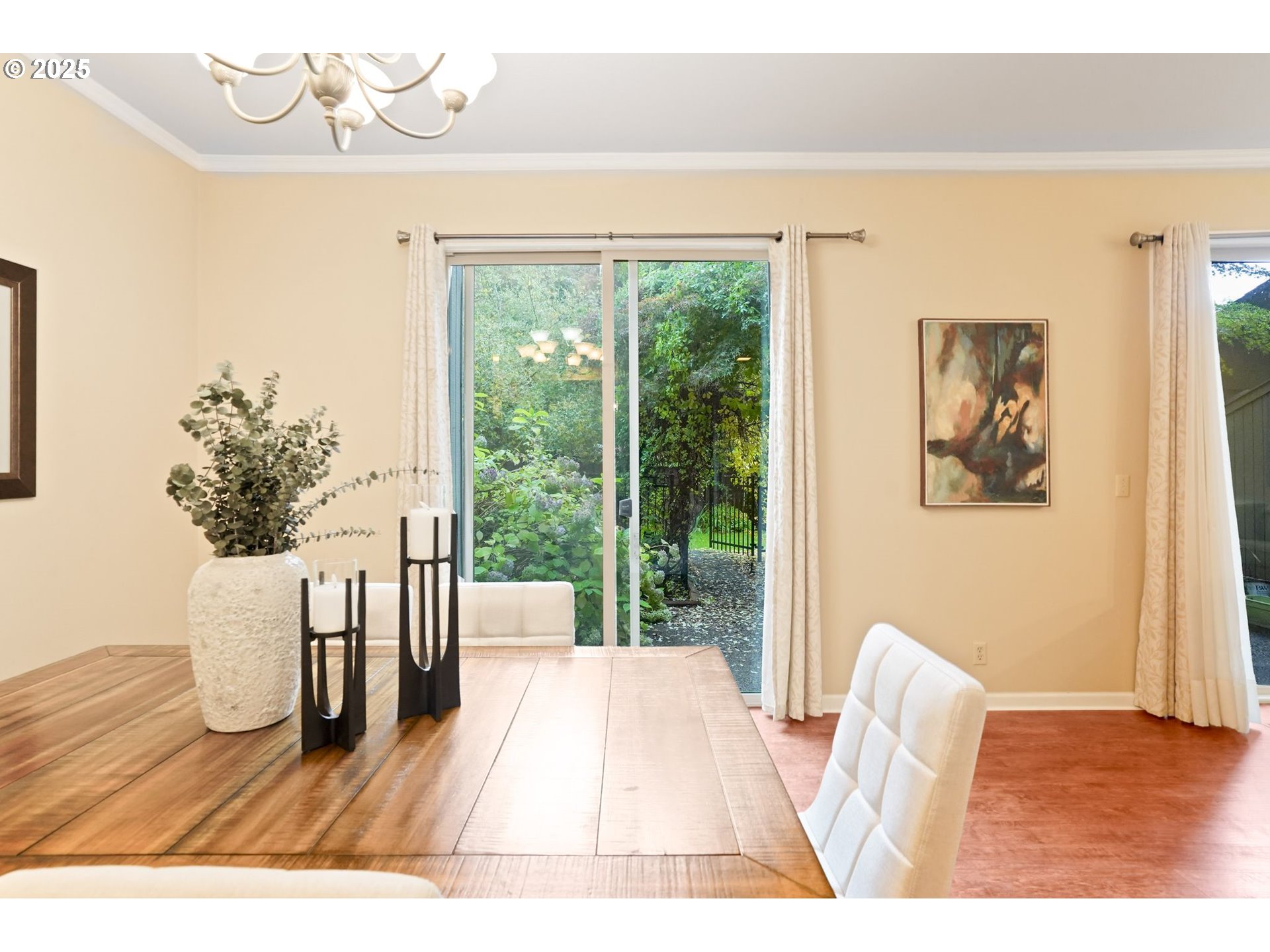 6679 Huntington Circle Southeast Salem, OR 97306 - Photo 24 of 45 a living room with furniture and a large window