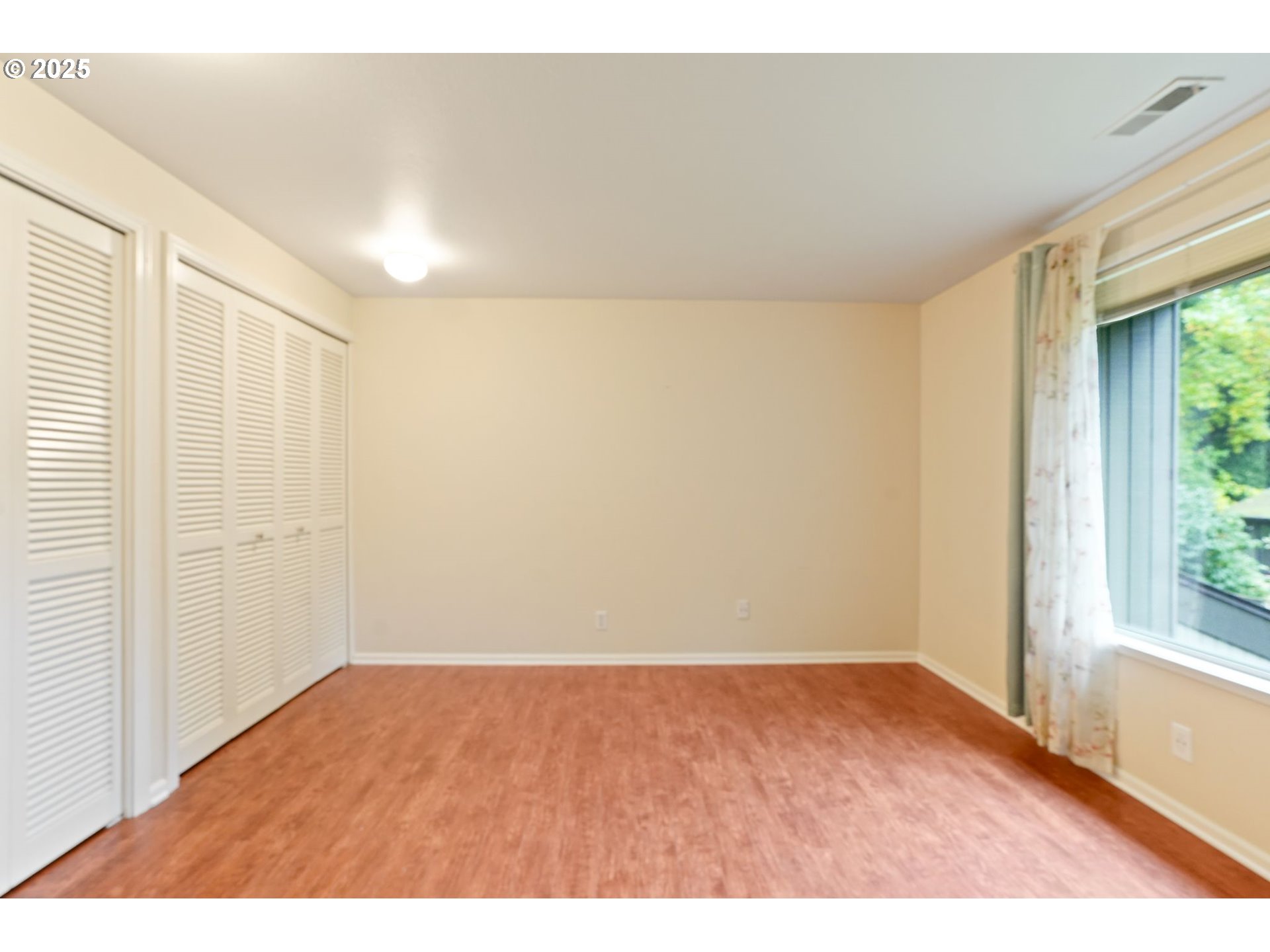 6679 Huntington Circle Southeast Salem, OR 97306 - Photo 41 of 45 a view of an empty room and window