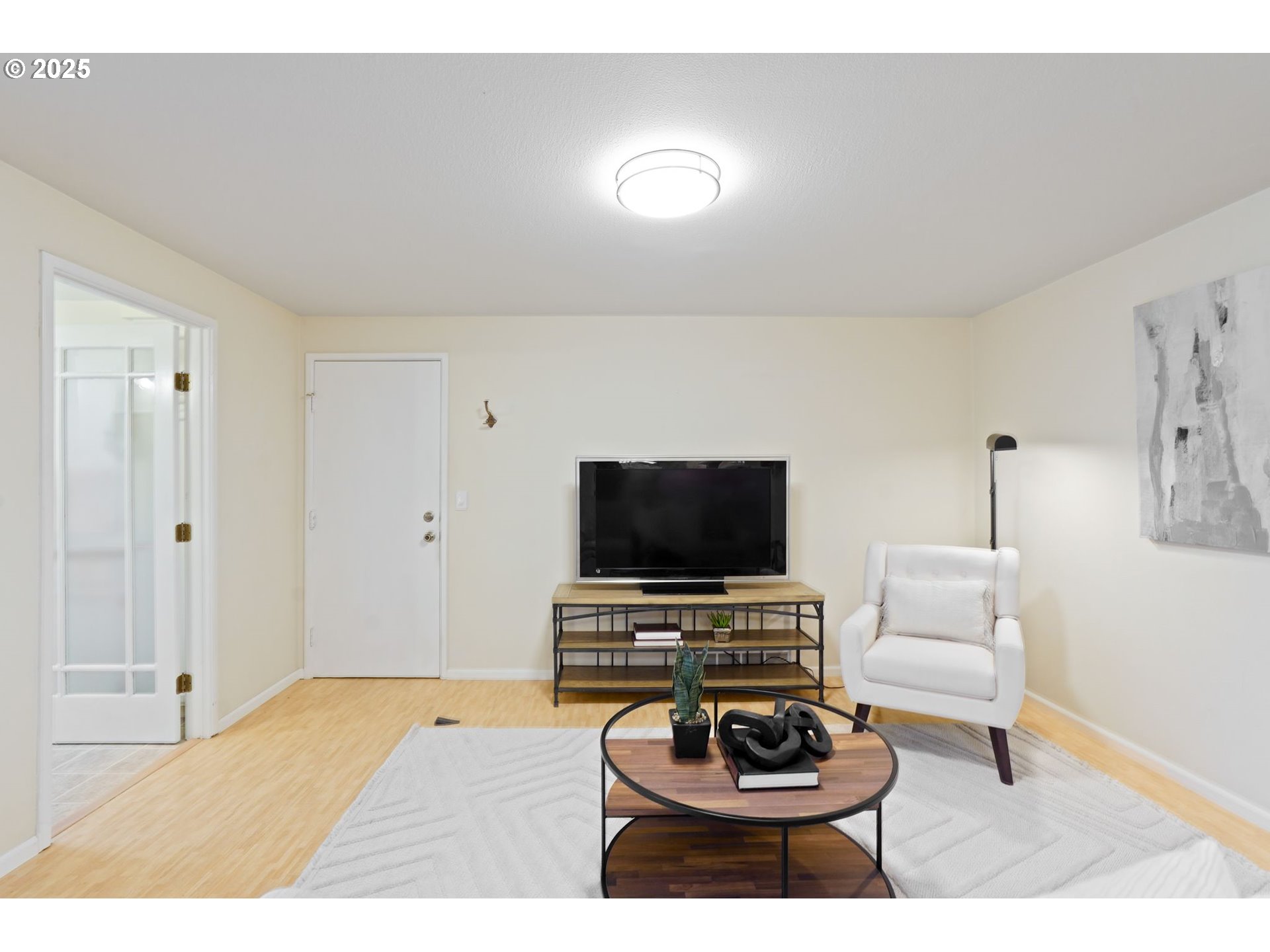 6679 Huntington Circle Southeast Salem, OR 97306 - Photo 9 of 45 a living room with furniture and a flat screen tv