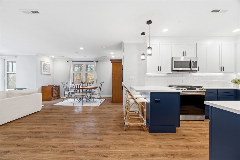 1721 Centre Street, Unit 304 Boston, MA 02132 - Photo 4 of 33