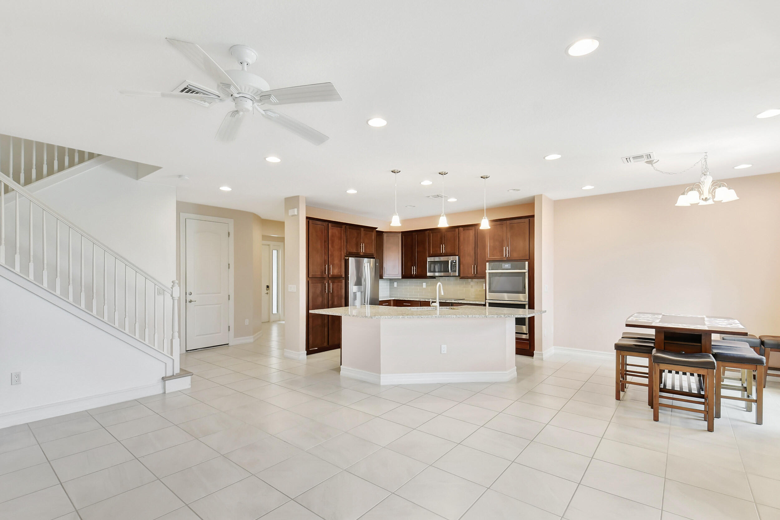 10102 Akenside Drive Boca Raton, FL 33428 - Photo 5 of 42 20241028151725584773000000-o