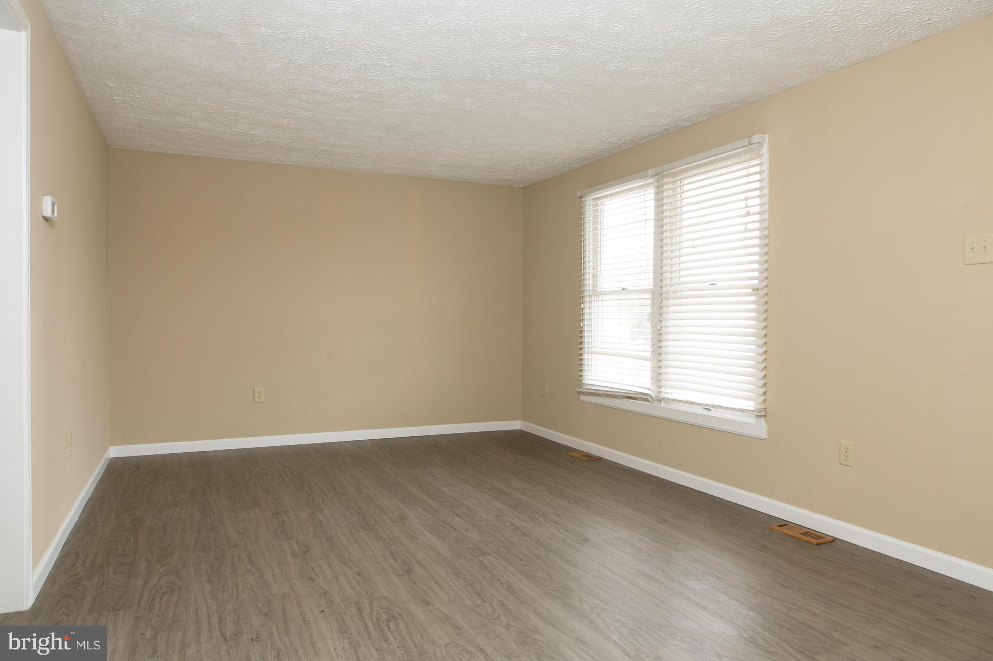1229 Rustic Avenue Rosedale, MD 21237 - Photo 3 of 15 Living Room