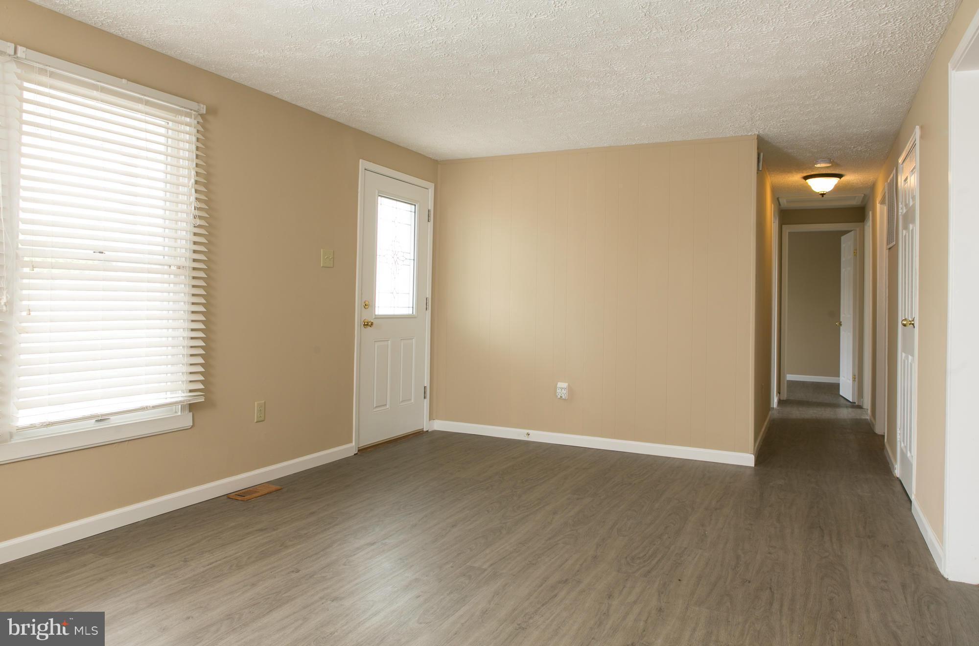 1229 Rustic Avenue Rosedale, MD 21237 - Photo 4 of 15 Living Room