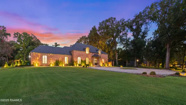 $2,400,000 | 201 Acacia Drive, Lafayette, LA 70508