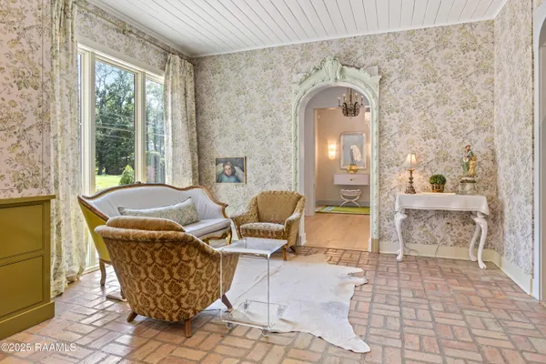 $2,400,000 | 201 Acacia Drive, Lafayette, LA 70508