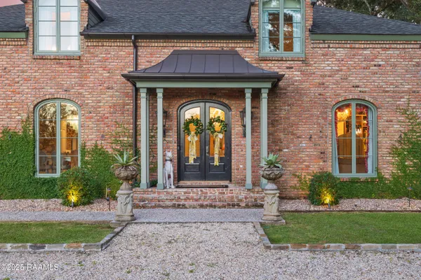 $2,400,000 | 201 Acacia Drive, Lafayette, LA 70508