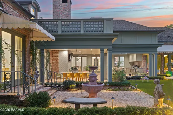 $2,400,000 | 201 Acacia Drive, Lafayette, LA 70508