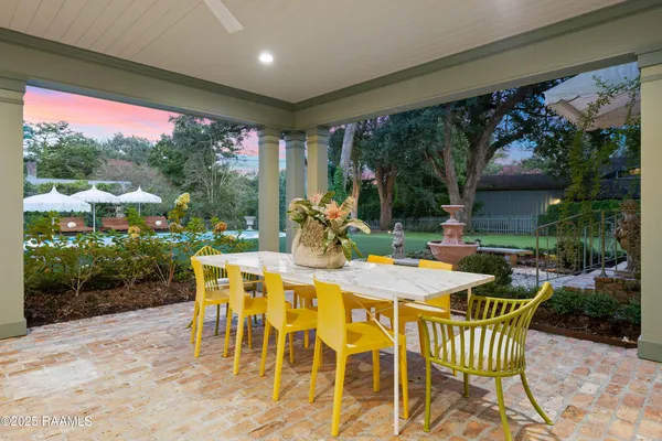 $2,400,000 | 201 Acacia Drive, Lafayette, LA 70508