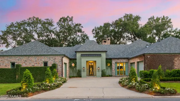 $2,400,000 | 201 Acacia Drive, Lafayette, LA 70508