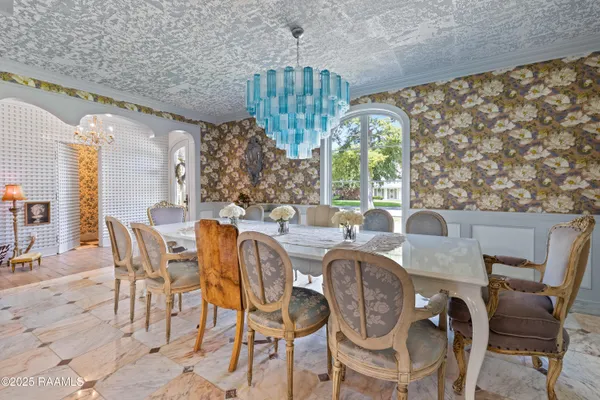 $2,400,000 | 201 Acacia Drive, Lafayette, LA 70508