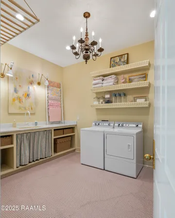 $2,400,000 | 201 Acacia Drive, Lafayette, LA 70508