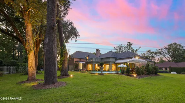 $2,400,000 | 201 Acacia Drive, Lafayette, LA 70508