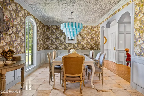 $2,400,000 | 201 Acacia Drive, Lafayette, LA 70508
