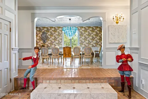 $2,400,000 | 201 Acacia Drive, Lafayette, LA 70508