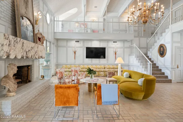 $2,400,000 | 201 Acacia Drive, Lafayette, LA 70508