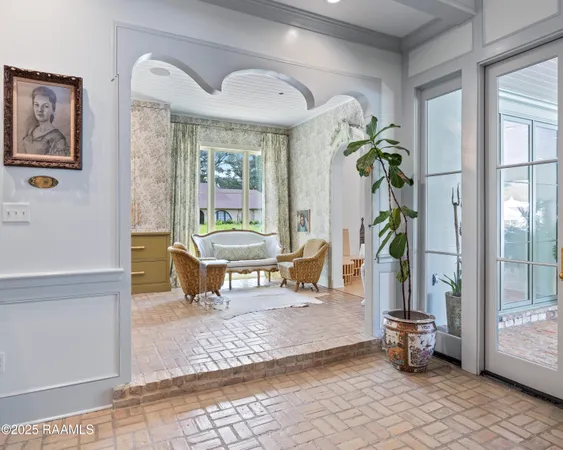 $2,400,000 | 201 Acacia Drive, Lafayette, LA 70508