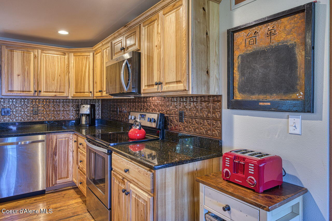 2310 Bottle Bay Road Sagle, ID 83860 - Photo 10 of 49 Kitchen
