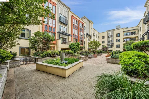 $999,000 | 438 West Grand Avenue, Unit 420, Oakland, CA 94612