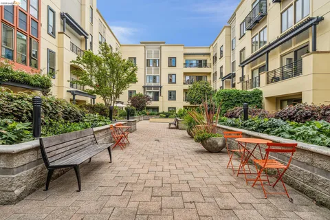 $999,000 | 438 West Grand Avenue, Unit 420, Oakland, CA 94612