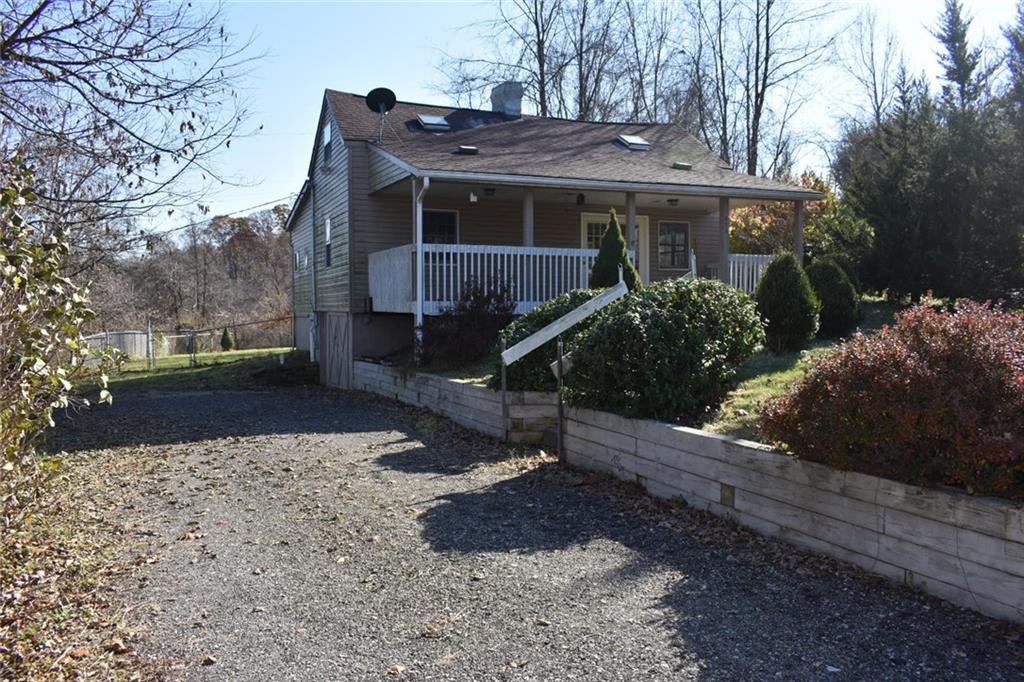 474 Myers Road Eighty Four, PA 15330 - Photo 2 of 20