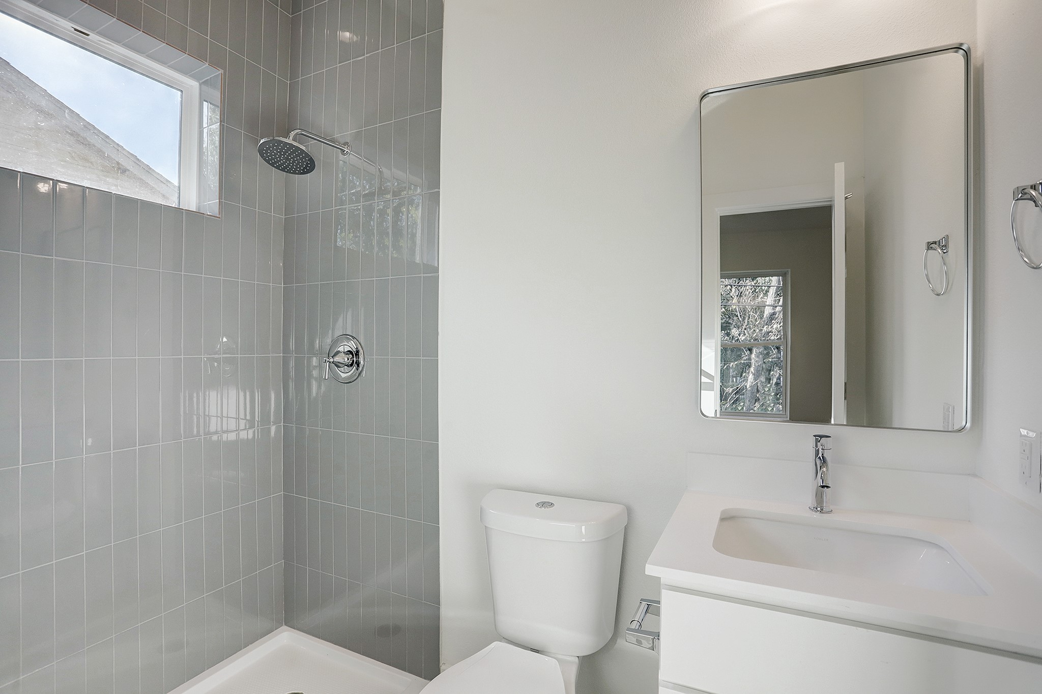 7407 Rusk Street, Unit A Houston, TX 77011 - Photo 22 of 24 Bathroom for the separate 1/1 space.