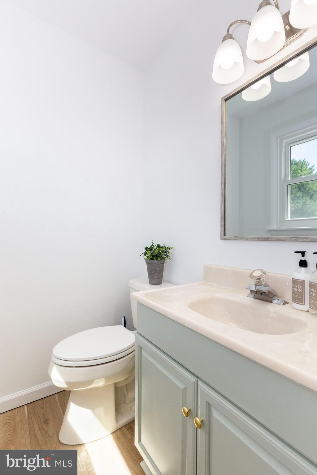 2807 Rachele Court Manchester, MD 21102 - Photo 21 of 31 Primary Half Bath