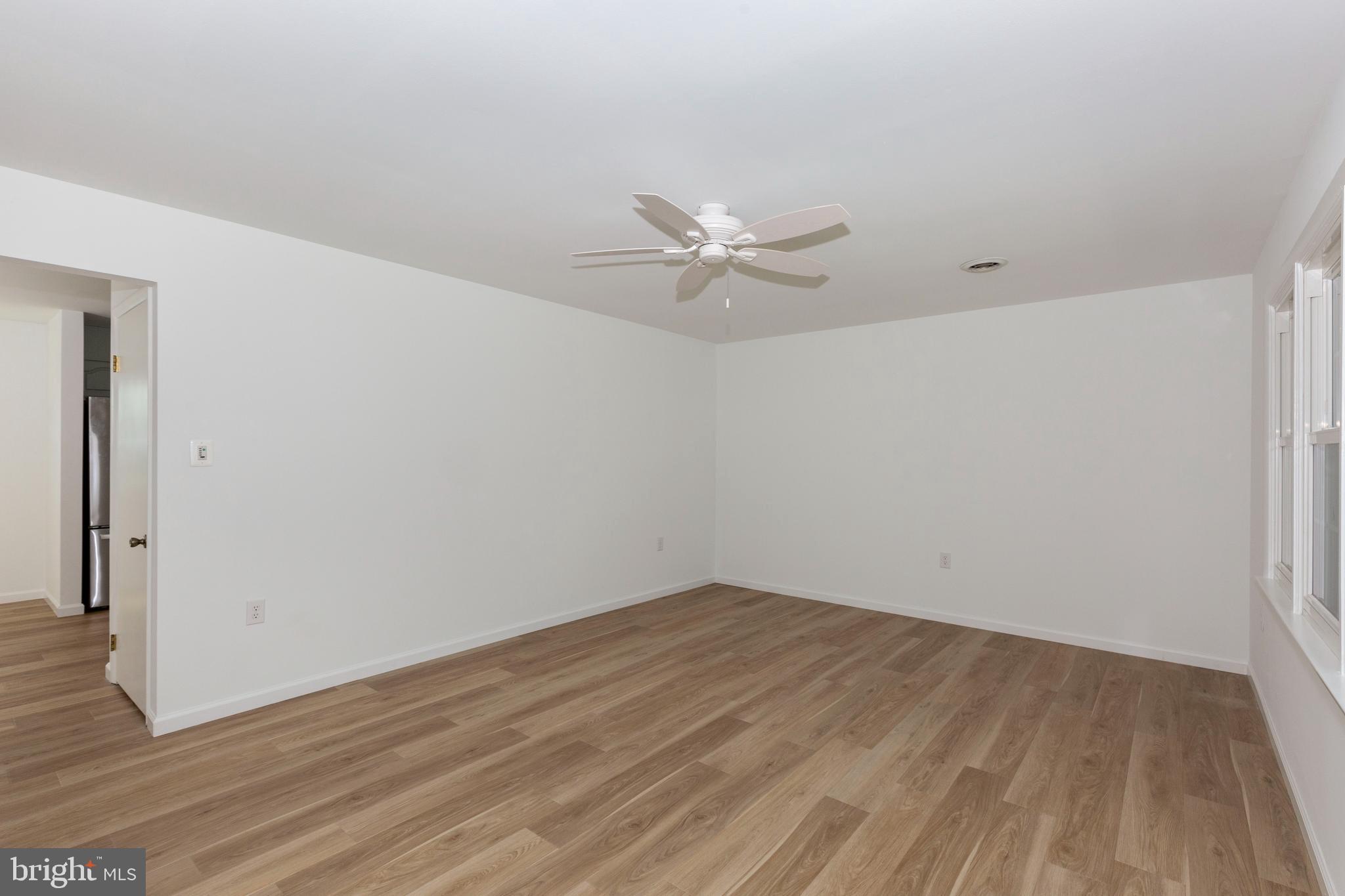 2807 Rachele Court Manchester, MD 21102 - Photo 10 of 31 Living Room
