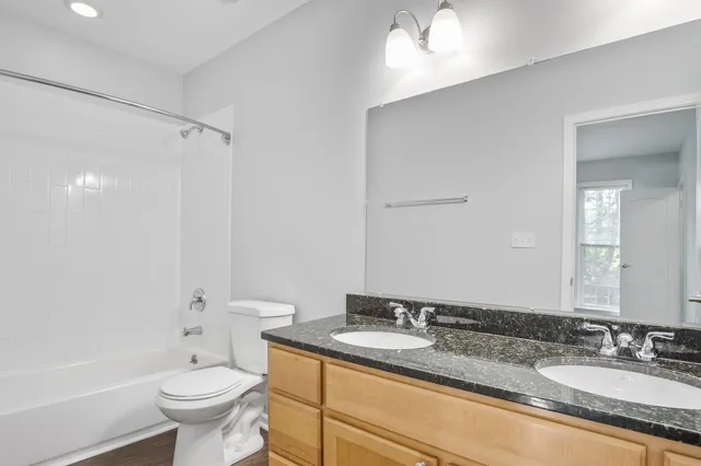 $2,350 | 7722 North Ashland Avenue, Unit H2, Chicago, IL 60626