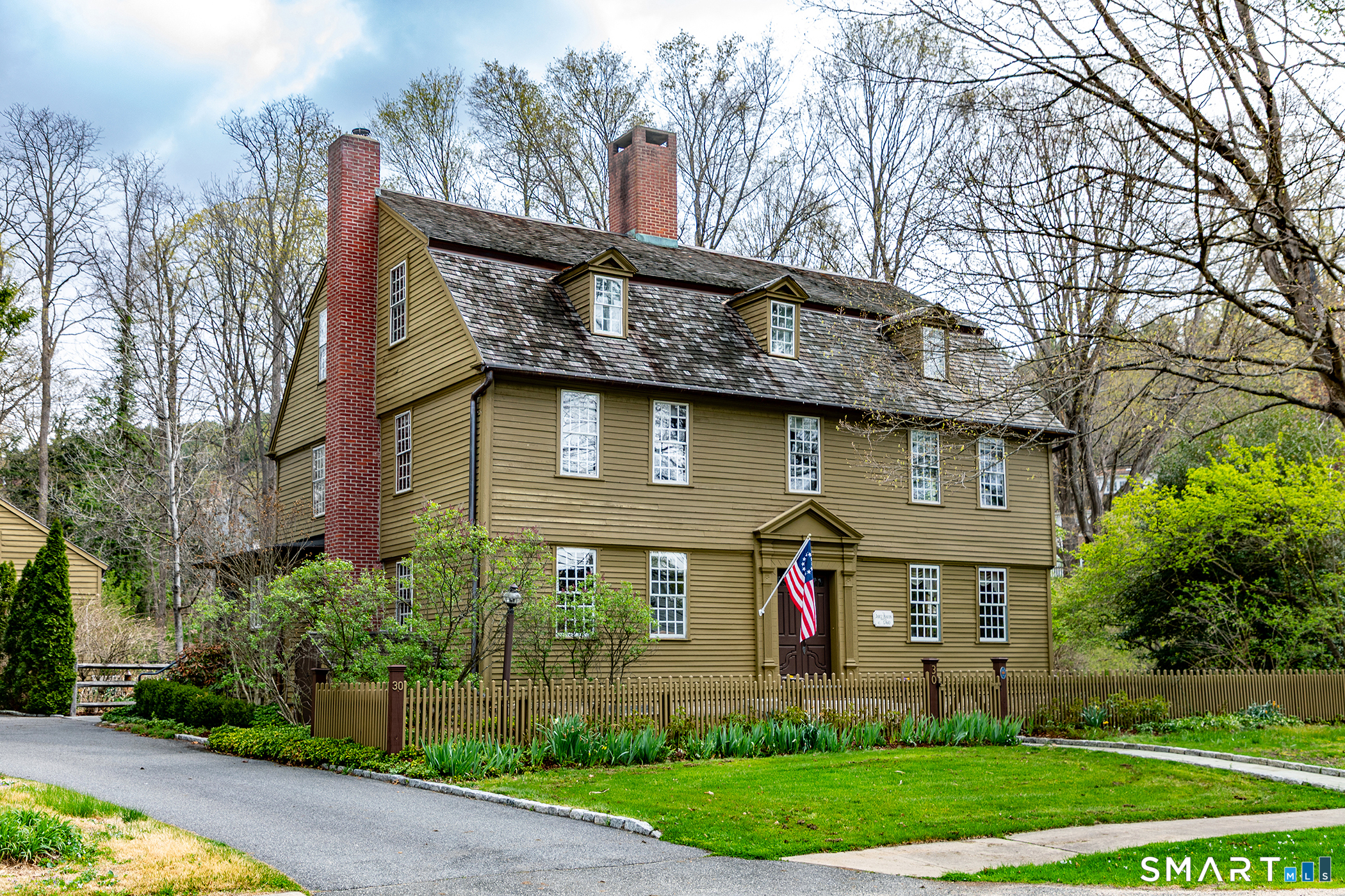 30 Hollow Road Woodbury, CT 06798 - Photo 2 of 40 a front view of a house with garden