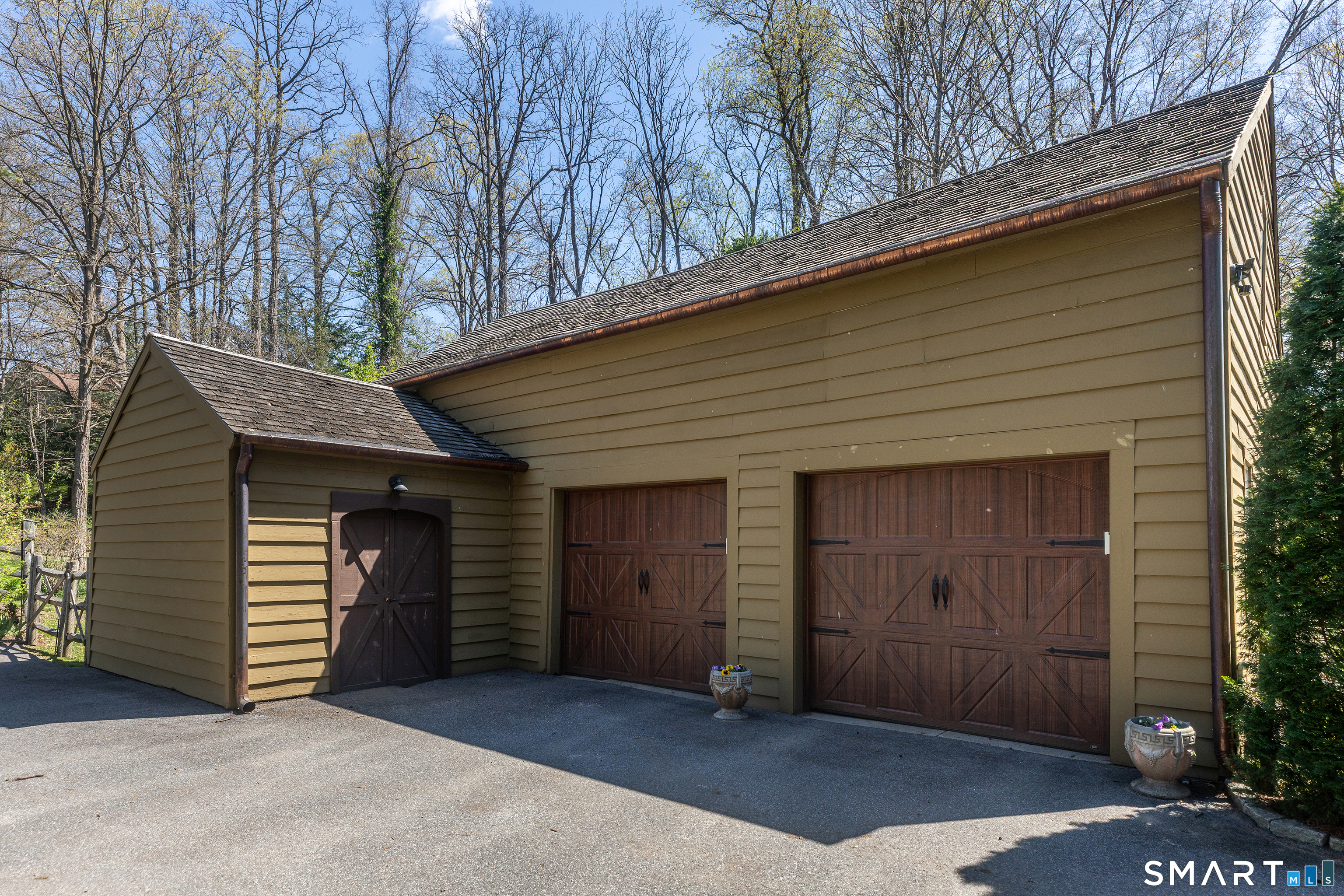 30 Hollow Road Woodbury, CT 06798 - Photo 38 of 40 a view of a small house