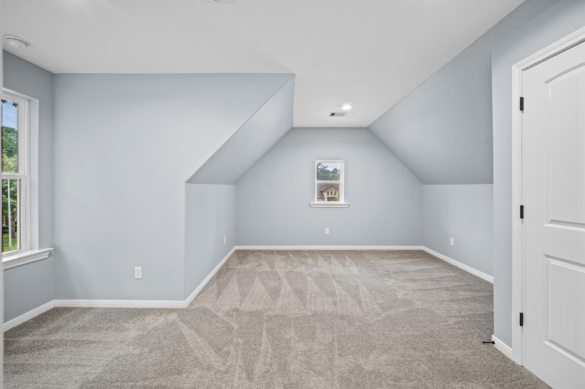 7 Pilot Point Conroe, TX 77304 - Photo 38 of 47 an empty room with windows