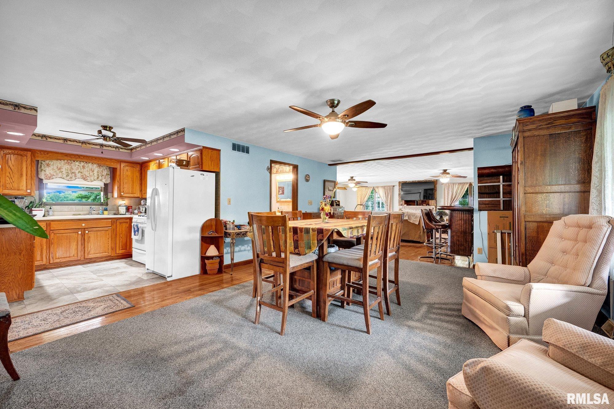 503 South Walnut Street Delavan, IL 61734 - Photo 3 of 40