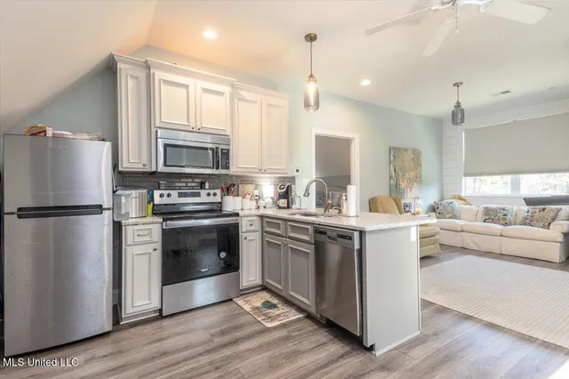 $675,000 | 11992 Hidden Acrs Drive, Byhalia, MS 38611