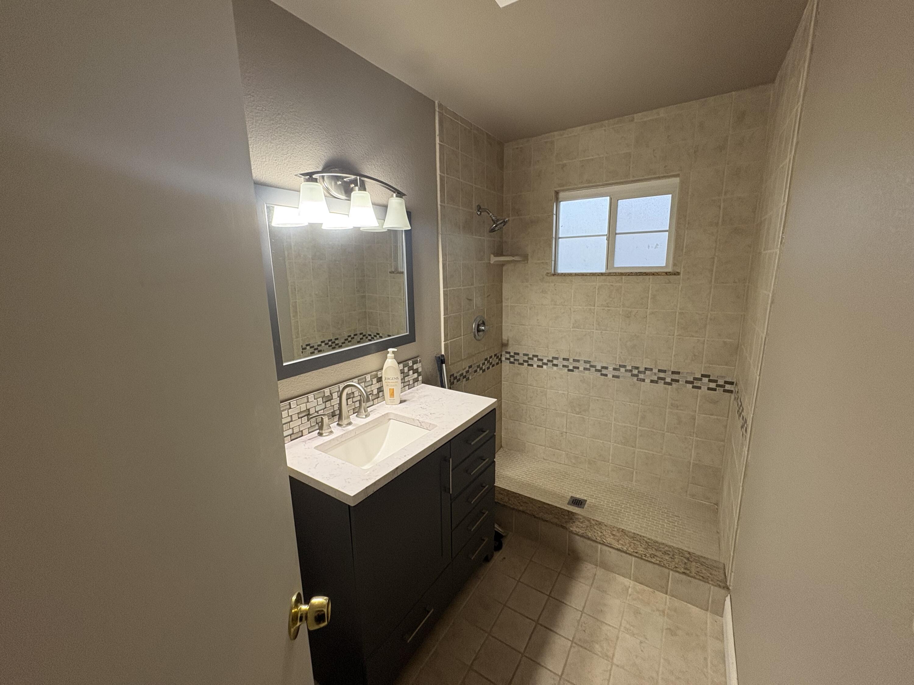 1109 West Riggin Avenue Visalia, CA 93291 - Photo 11 of 15 Bathroom